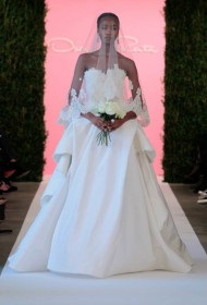 Νυφικά Oscar de la Renta 2015