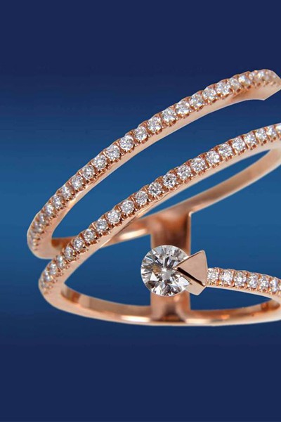 H Orοfasma παρουσιάζει τη σειρά κοσμημάτων Eternal Love Diamond, με κεντρικό διαμάντι που περιστρέφεται γύρω από τον άξονα της, Orofasma.